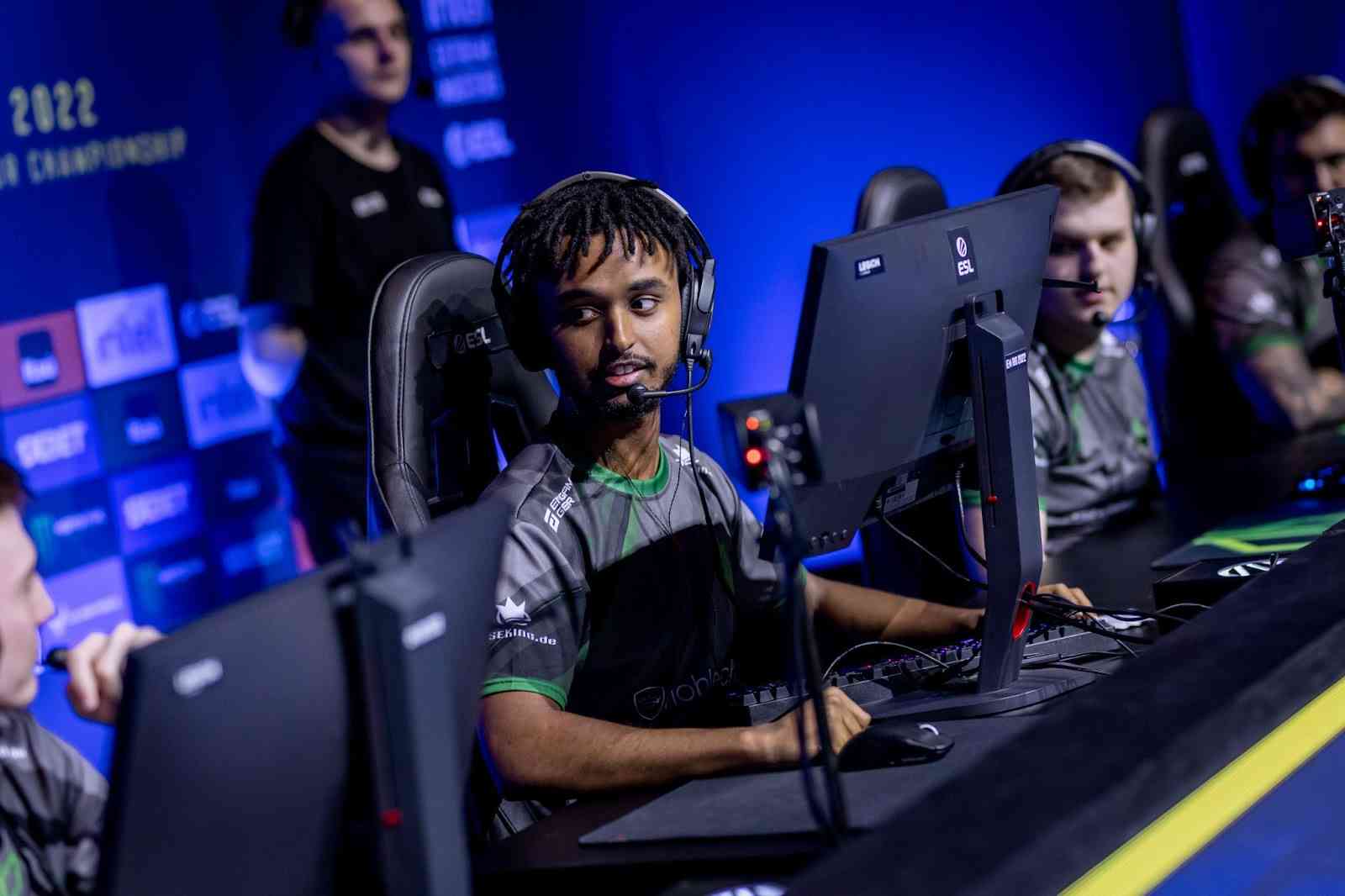 Ismail 'refrezh' Ali and his team on stage in Rio de Janeiro | Image: Copyright ESL | [Stephanie Lindgren]