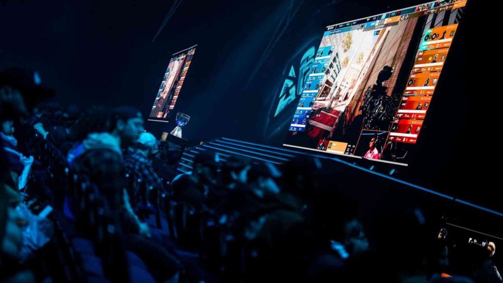 What off-season tournaments are running in Rainbow Six?