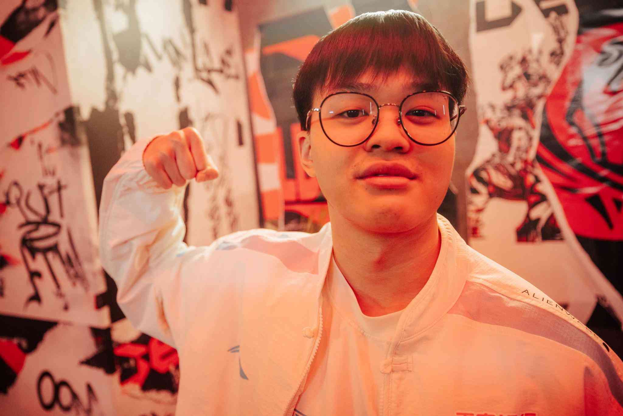 XUN poses for a photo before BLG's upper bracket series against C9 in MSI 2023 (Image Credits: Colin Young-Wolff/Riot Games)