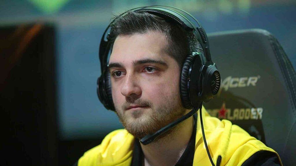 RodjER: “After some MM game, I took the guitar and started smashing everything around me. Everything except my PC. I’ve destroyed my whole room”