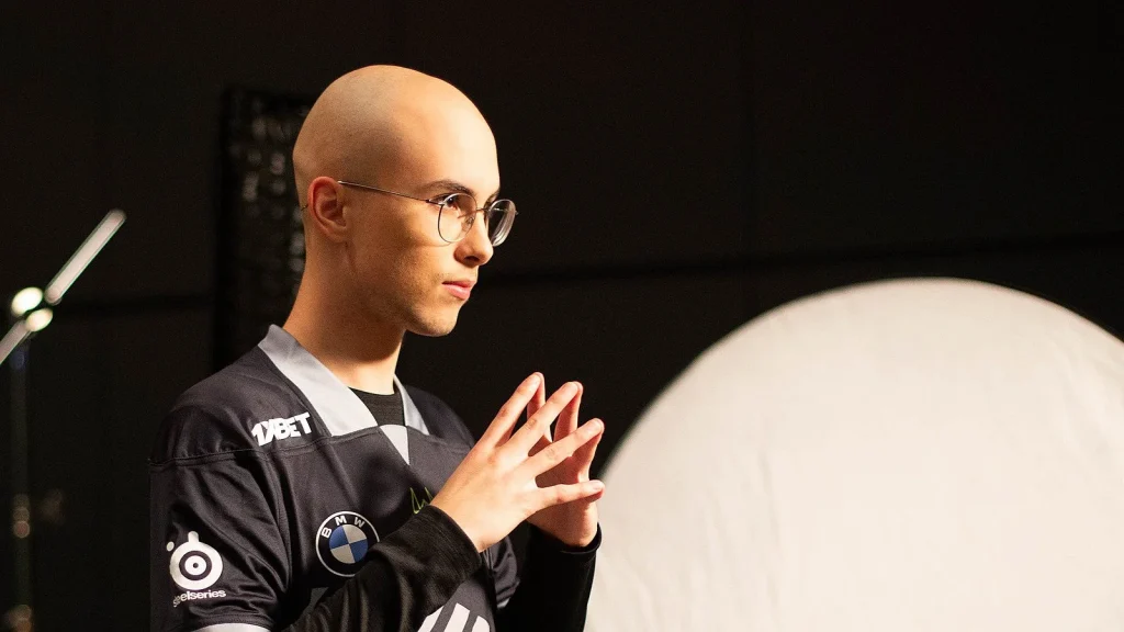 Yuragi Dota 2 player