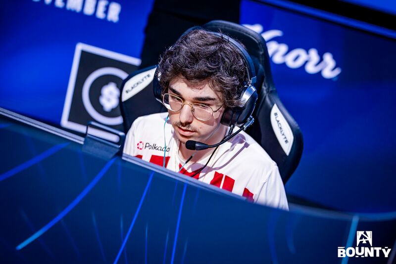 HEROIC Benches xfl0ud