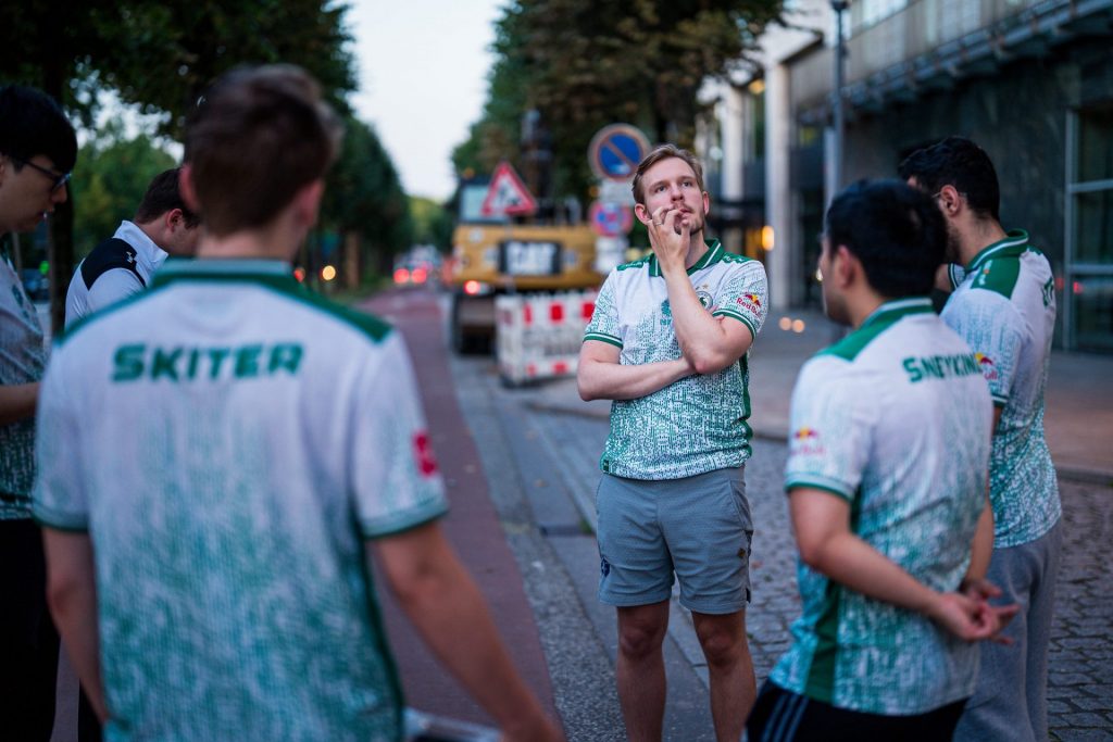 cr1t and other team falcons members