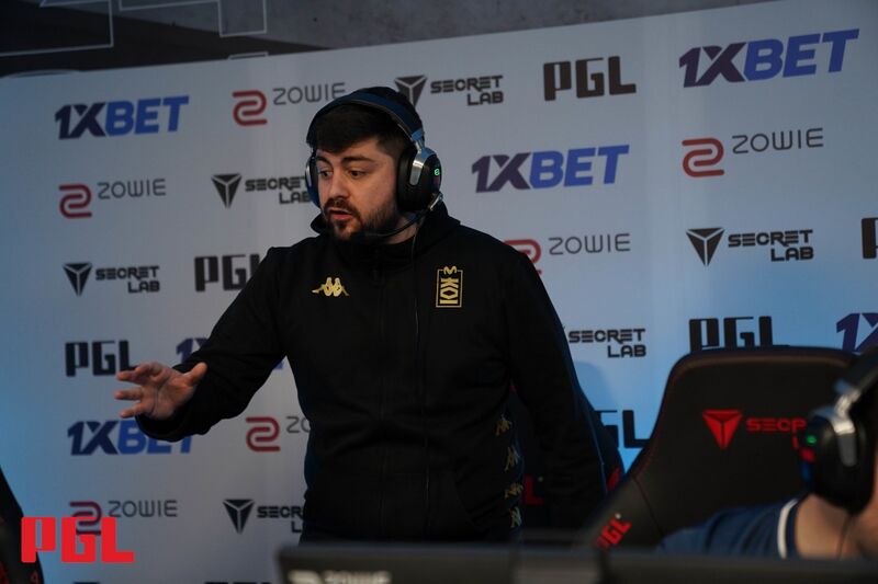 Delonge was Benched by Gentle Mates