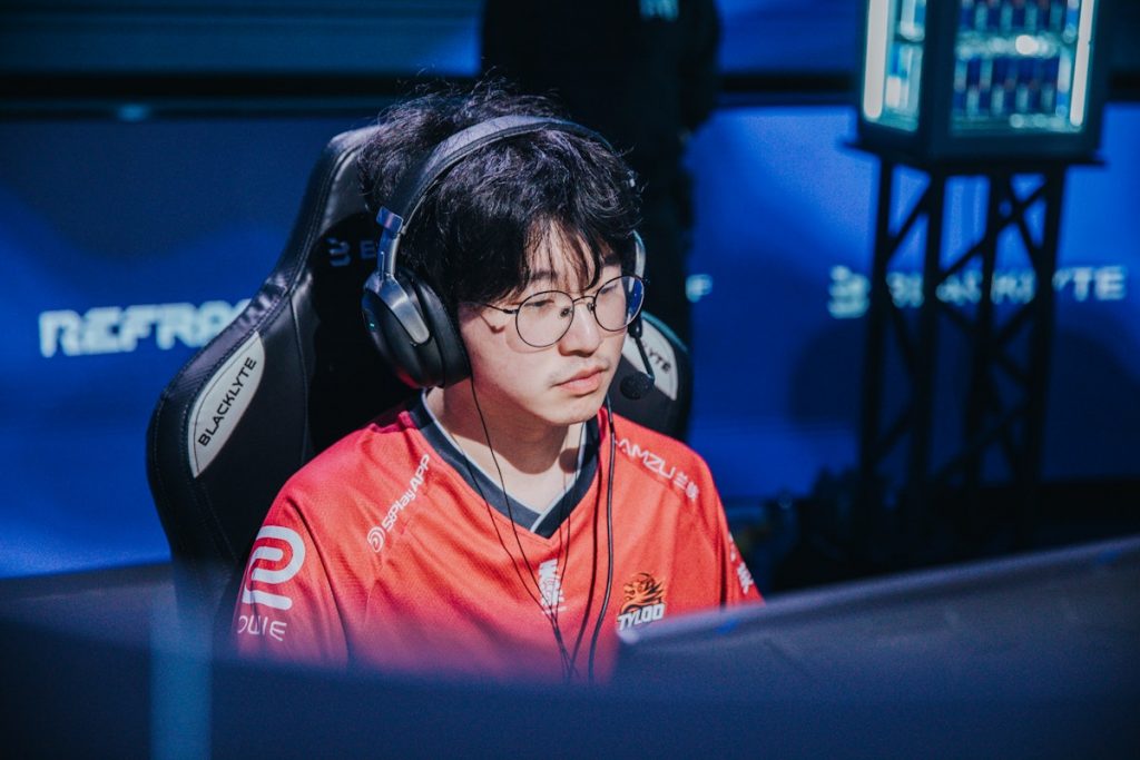 Lynn Vision Lifted the Yuqilin Pob S3 Trophy After Defeating TYLOO tyloo players