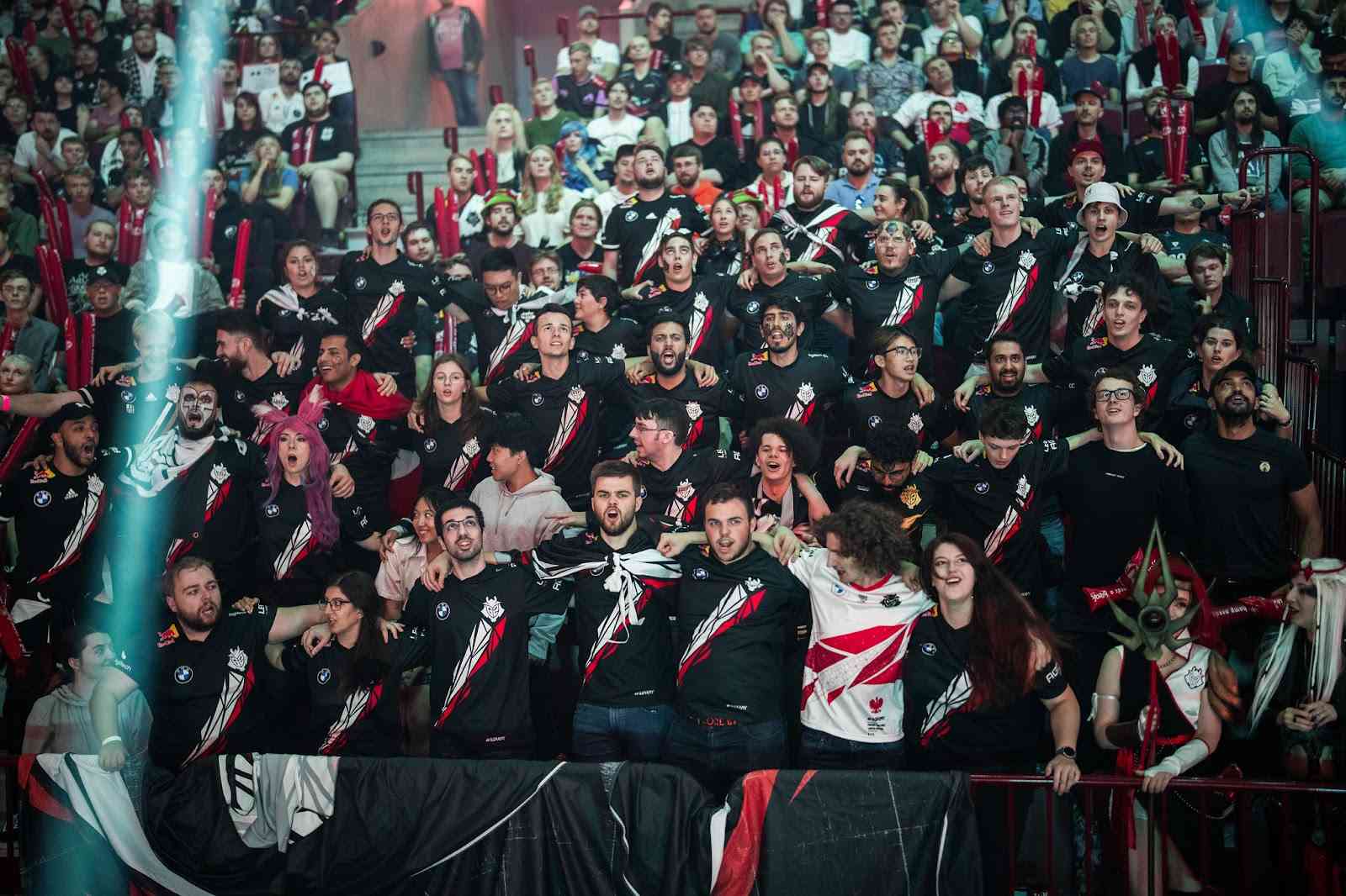 G2 Esports fans celebrate during the LEC Summer Split 2022 finals