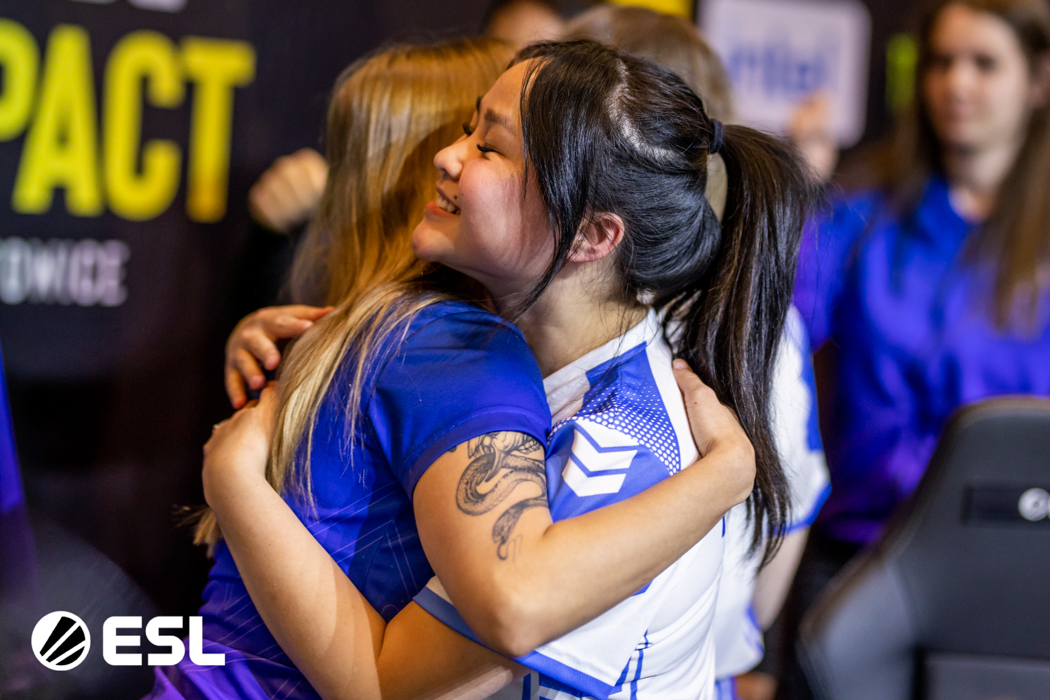 Saintsâ Anna âbuhnnyâ Cheung hugging Nigma Galaxyâs Alexandra 