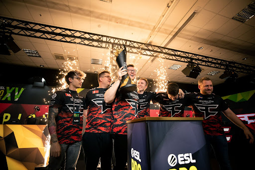 HÃ¥vard ârainâ Nygaard lifting the ESL Pro League Season 15 trophy for FaZe | Image: Copyright ESL | [Adela Sznajder]