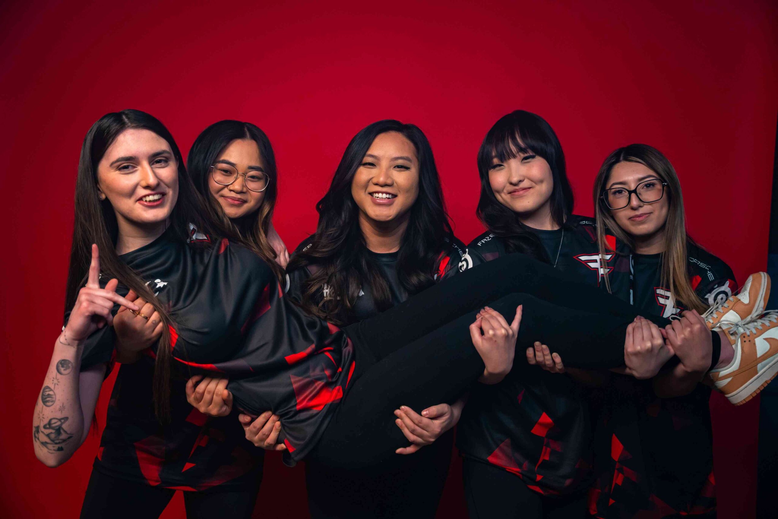 FaZe Clan GC: Jennifer ârefinnejâ Le, Emma âemyâ Choe, Vannesa Emely âpaniniâ Emory, Madison âmaddiesuunâ Mann and Diane âdi^â Tran