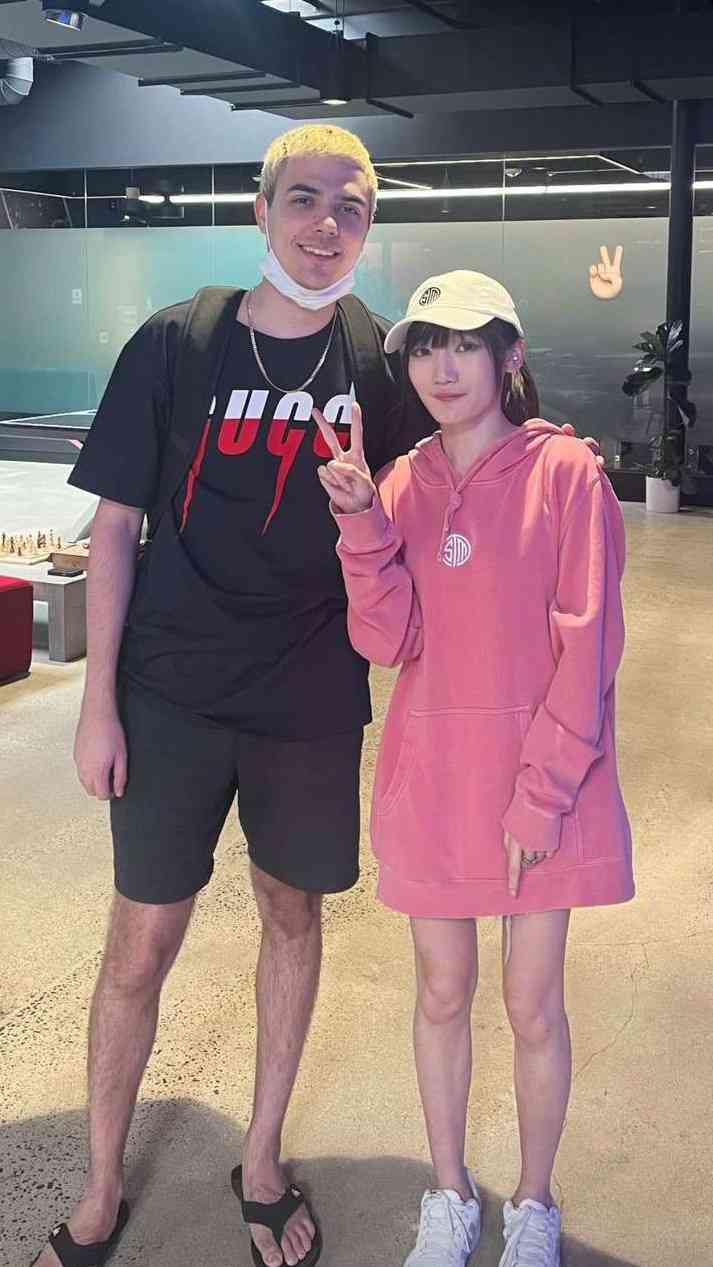 Kristine with TSM Apex Legends player Phillip 