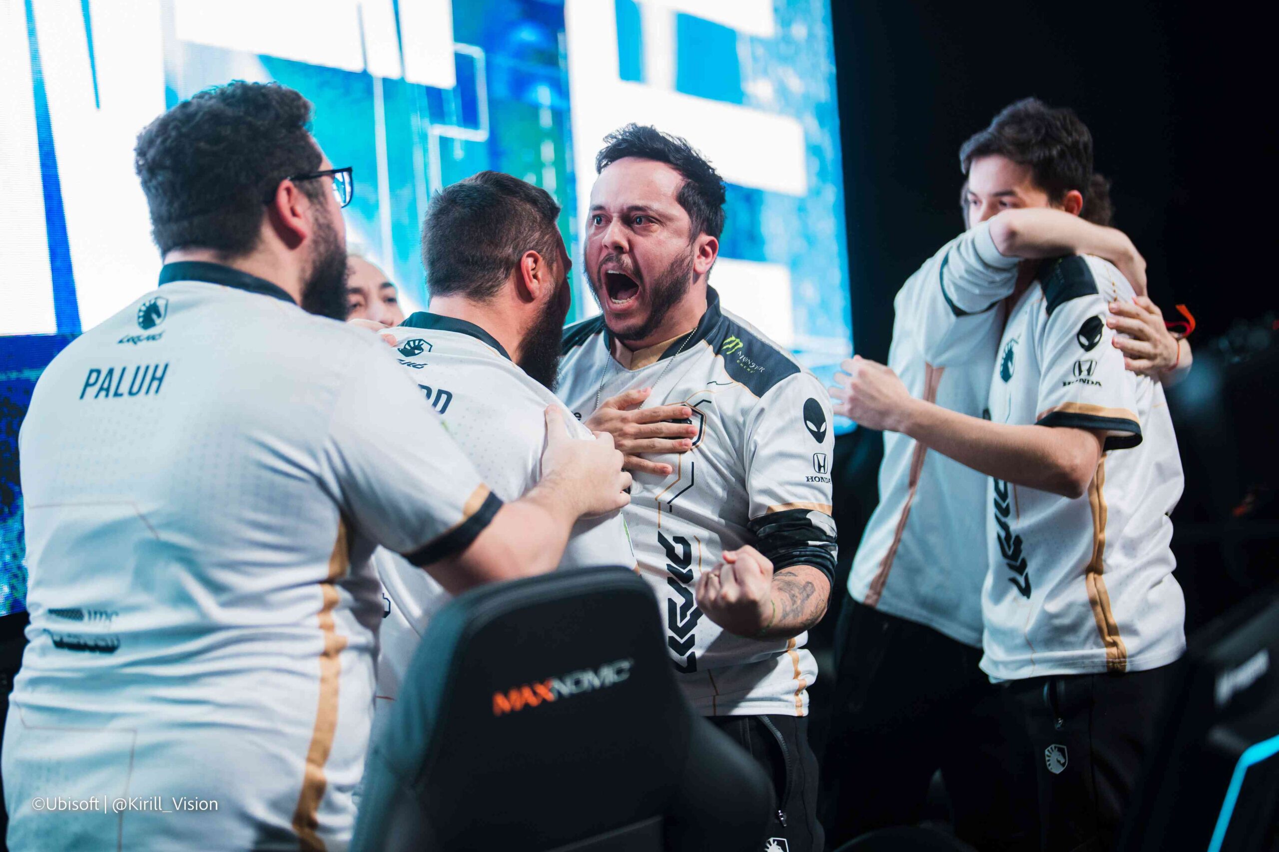 Team Liquid celebrate together after a win at the Six Major JÃ¶nkÃ¶ping