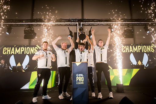 Lotan âSpinxâ Giladi lifting the ESL Pro League Season 16 trophy for Vitality | Image: Copyright ESL | [Helena Kristiansson]