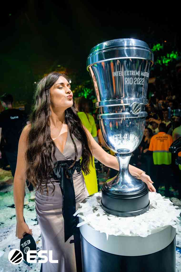 Heccu with the IEM Rio Major 2022 trophy. Credit: ESL/MichaÅ Konkol