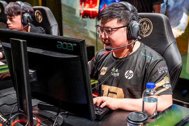 Uzi Is the Second Player In the Hall of Legends