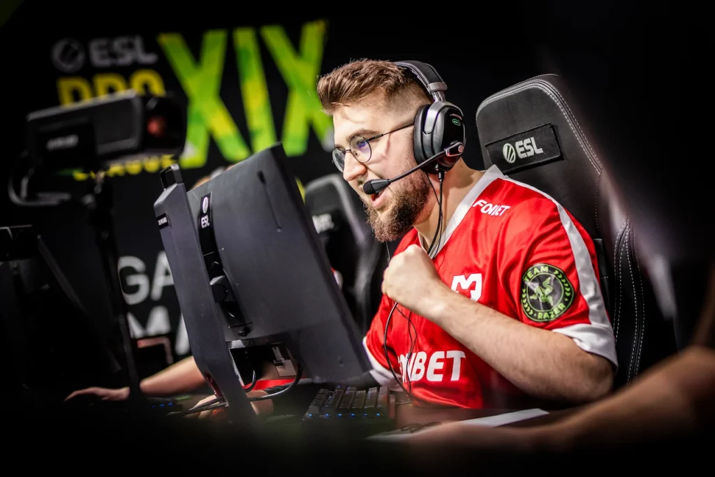 MOUZ Beat Falcons to Reach Playoffs at StarLadder Budapest Major 2025